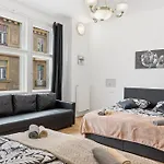 Luxury Caruso Apartment Prague